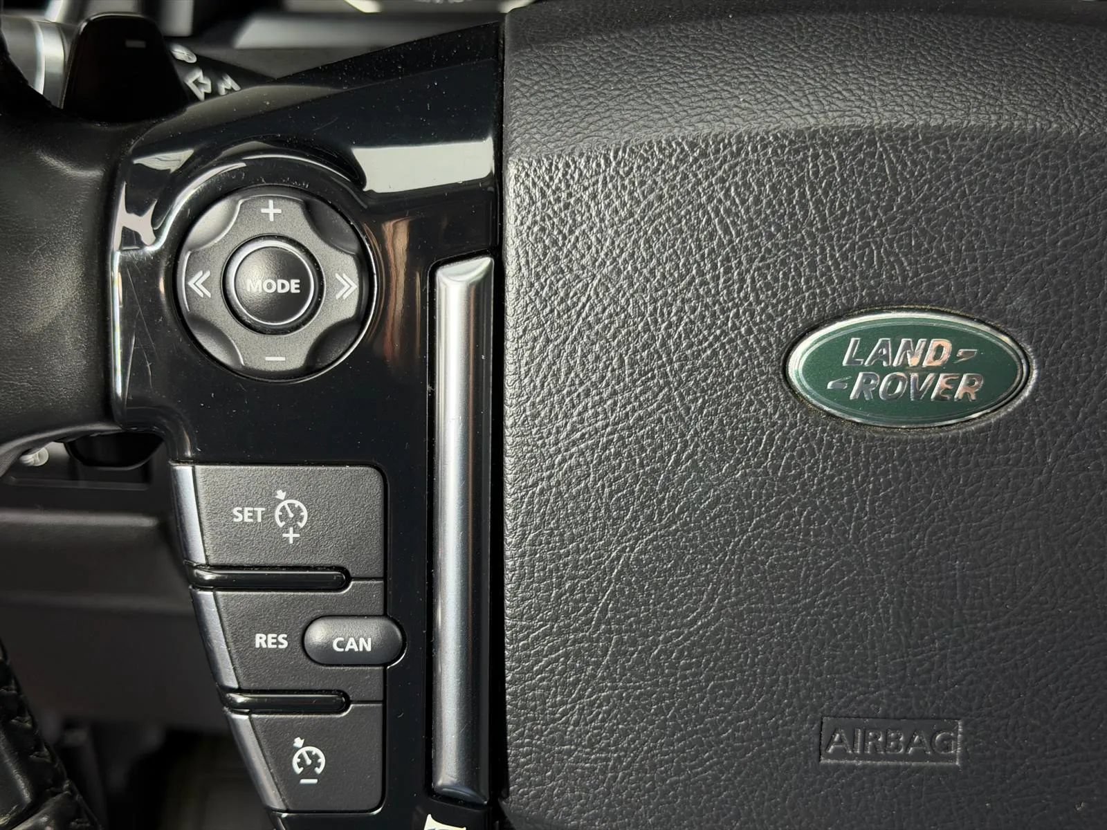 Used 2015 Land Rover LR4 HSE AWD/4WD image 37