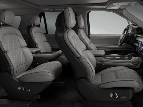 New 2026 Lincoln Navigator L Black Label AWD/4WD image 4