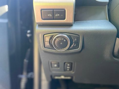 Used 2022 Ford F250 Platinum w/ FX4 Off-Road Package AWD/4WD image 10