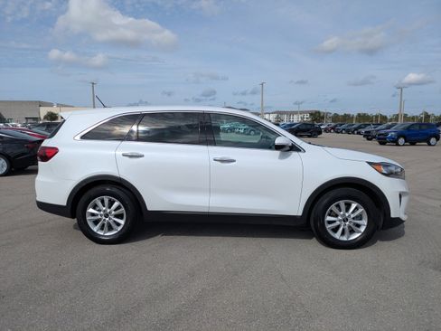 Used 2020 Kia Sorento LX image 4