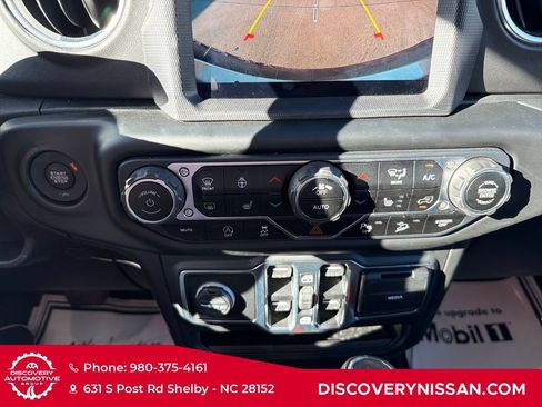 Used 2020 Jeep Wrangler Unlimited Sahara w/ Dual Top Group AWD/4WD image 18
