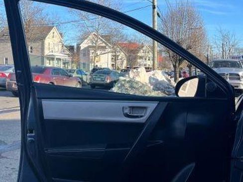 Used 2014 Toyota Corolla LE image 9