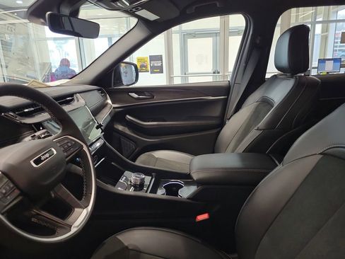 New 2026 Jeep Grand Cherokee Altitude AWD/4WD image 9