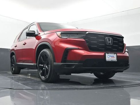 Used 2025 Honda Pilot Black Edition image 13