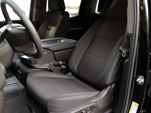 New 2025 Chevrolet Silverado 1500 Custom image 24