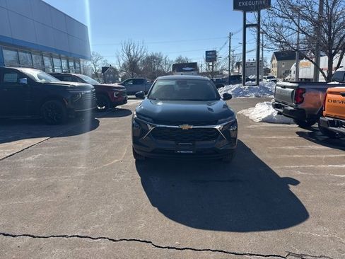 New 2026 Chevrolet Trax LS image 8