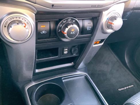 Used 2017 Toyota 4Runner SR5 Premium image 30