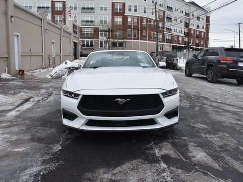 Used 2024 Ford Mustang Convertible image 3