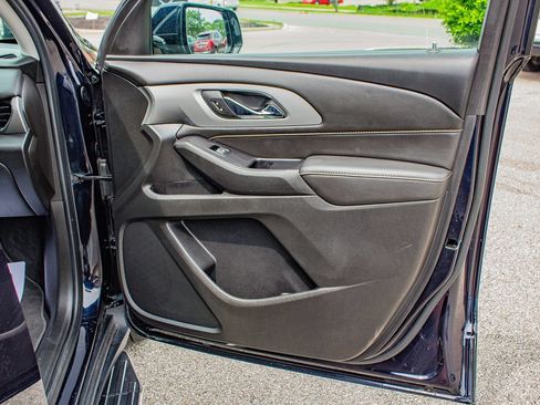 Used 2020 Chevrolet Traverse LT FWD image 22