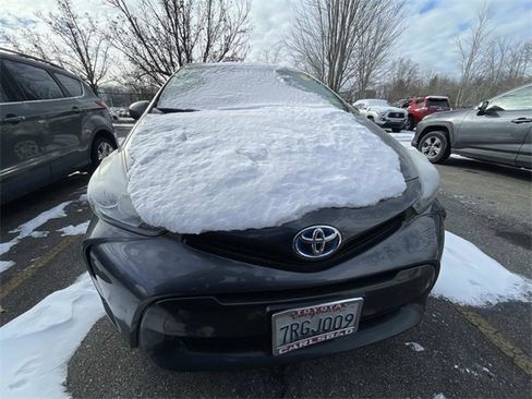 Used 2016 Toyota Prius V Four image 7