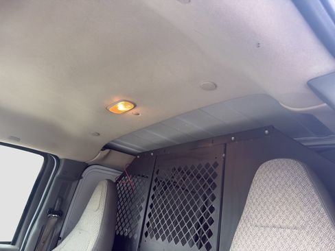 Used 2018 Chevrolet Express 2500 w/ Driver Convenience Package RWD image 26