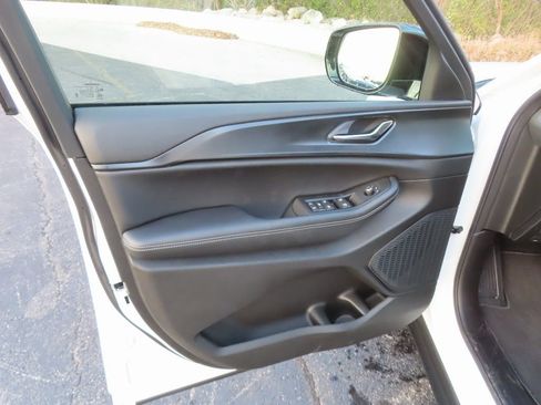 New 2025 Jeep Grand Cherokee Limited w/ Luxury Tech Group II image 20