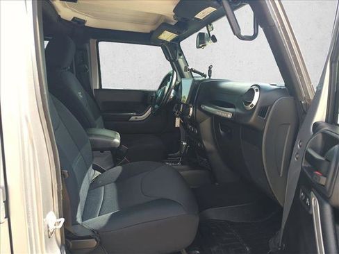 Used 2018 Jeep Wrangler Unlimited Sahara image 16