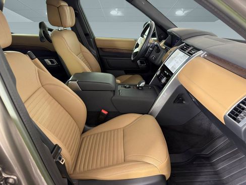 Certified 2023 Land Rover Discovery Metropolitan Edition image 23