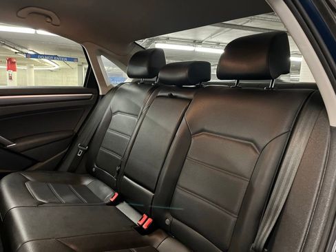 Used 2018 Volkswagen Passat 2.0T R-Line w/ R-Line Lighting Package FWD image 16