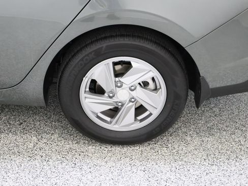 Used 2025 Hyundai Elantra SE image 10