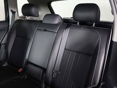 Used 2023 Volkswagen Tiguan SE image 34