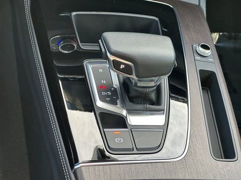 Used 2024 Audi Q5 e Premium Plus w/ Premium Plus Package image 17