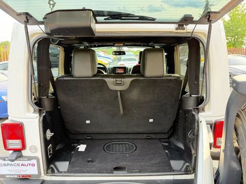 Used 2015 Jeep Wrangler Sahara AWD/4WD image 32