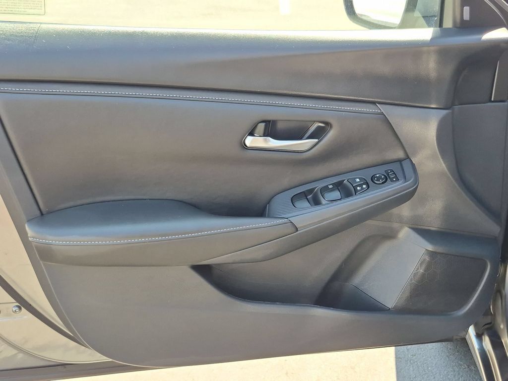 Used 2025 Nissan Sentra SV FWD image 11