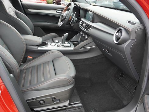 Used 2025 Alfa Romeo Stelvio Sprint AWD/4WD image 14