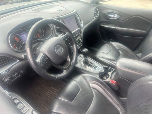 Used 2019 Jeep Cherokee Trailhawk AWD/4WD image 10