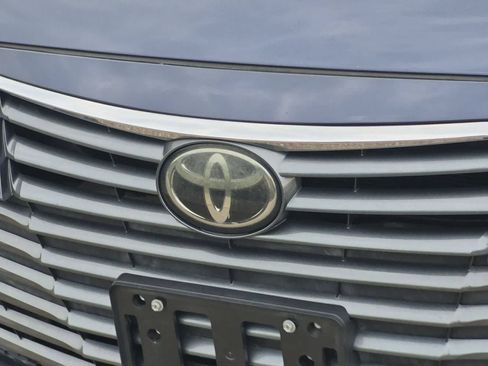 Used 2019 Toyota Avalon XLE w/ All Weather Liner Package FWD image 12