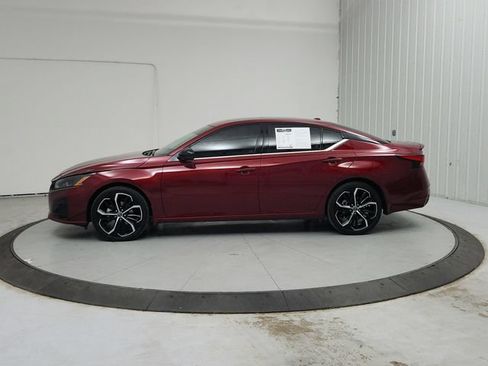 Used 2024 Nissan Altima 2.5 SR w/ SR Premium Package FWD image 5