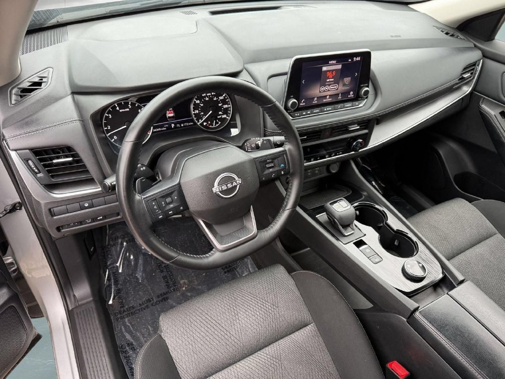 Used 2025 Nissan Rogue SV AWD/4WD image 11
