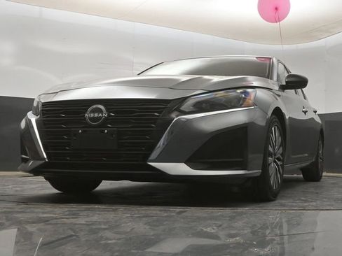 Used 2024 Nissan Altima 2.5 SV image 16