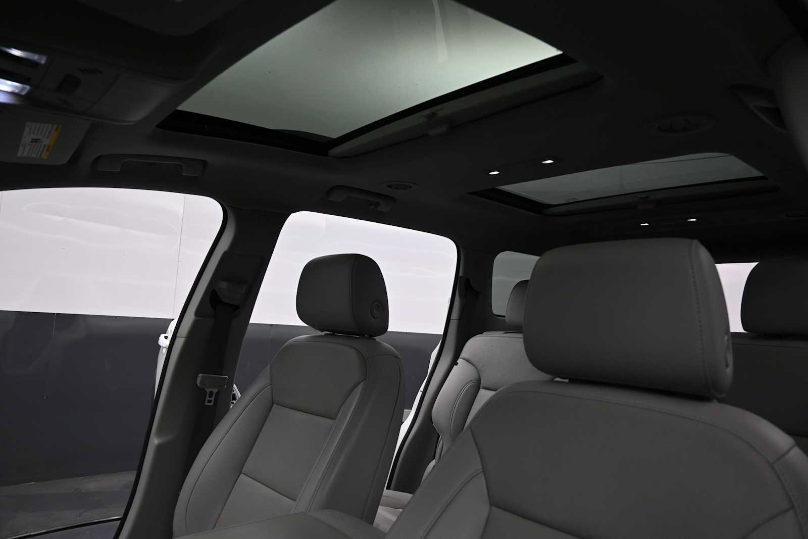Used 2021 GMC Acadia SLT w/ LPO, Floor Liner Package AWD/4WD image 11