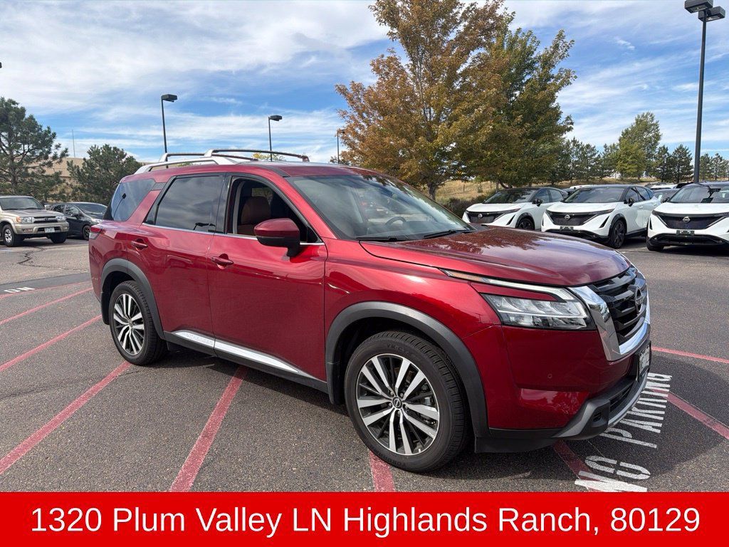 Used 2024 Nissan Pathfinder Platinum w/ Cargo Package AWD/4WD image 2