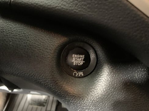 Used 2016 Jeep Cherokee Limited image 31