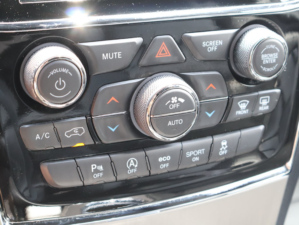 Used 2022 Jeep Grand Cherokee Limited w/ Tech Group AWD/4WD image 36