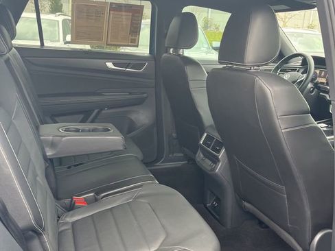 Used 2024 Volkswagen Atlas Cross Sport SEL R-Line image 19