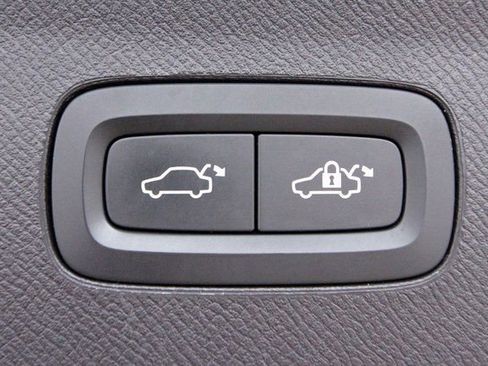 Used 2023 Volvo XC90 B6 Ultimate w/ Protection Package Premier image 35