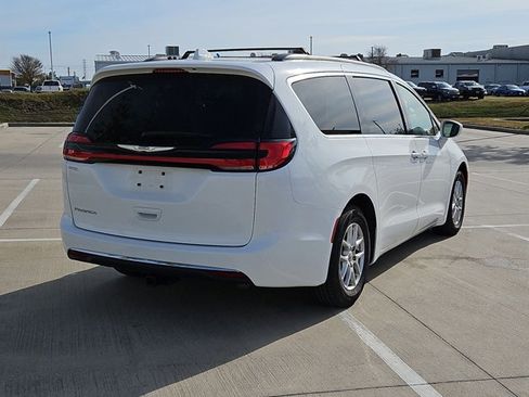 Used 2022 Chrysler Pacifica Touring-L image 5