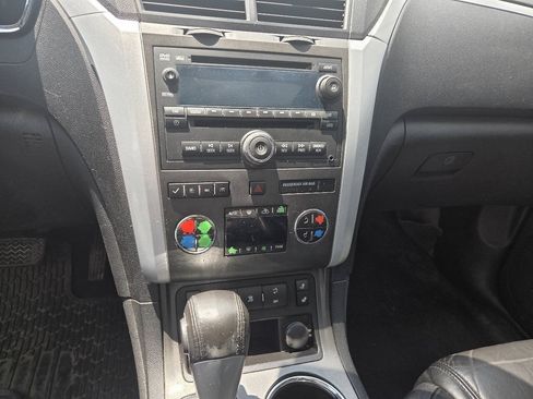 Used 2010 Chevrolet Traverse LT w/ Personal Connectivity Package FWD image 8