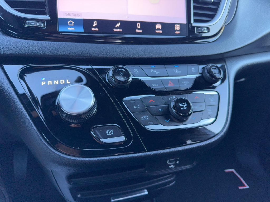 Used 2026 Chrysler Pacifica Select FWD image 20