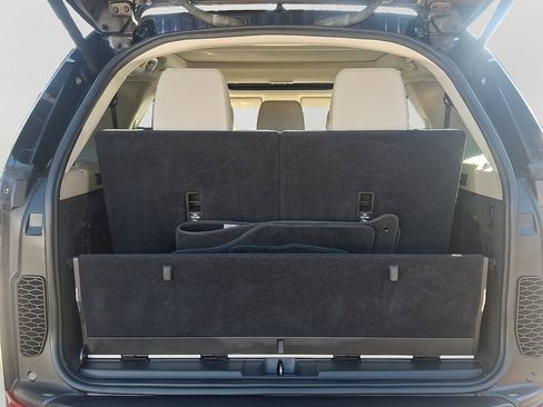 Used 2019 Land Rover Discovery SE image 28