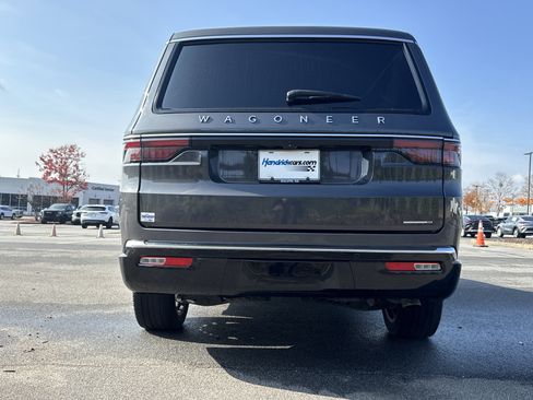 Used 2022 Jeep Wagoneer Series III w/ Premium Group I image 9