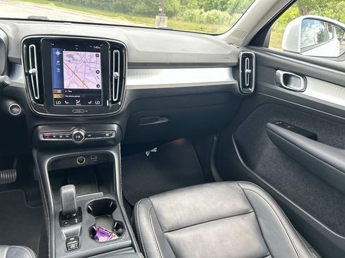 Used 2022 Volvo XC40 T5 Momentum AWD/4WD image 18