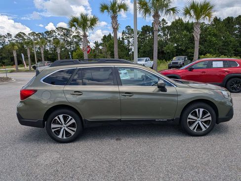 Used 2018 Subaru Outback 2.5i Limited AWD/4WD image 3