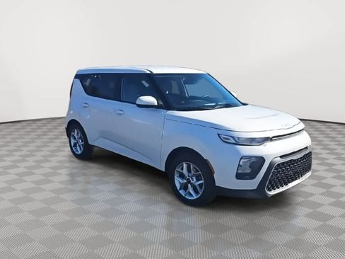 Used 2022 Kia Soul S image 2