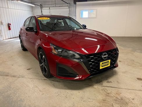 Used 2024 Nissan Altima 2.5 SR image 3