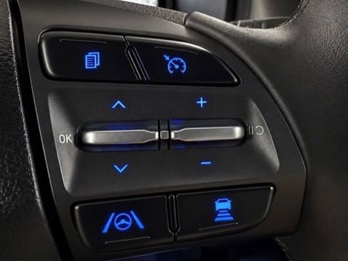 Used 2023 Hyundai Kona Limited AWD/4WD image 38