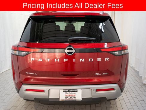 Used 2023 Nissan Pathfinder SL AWD/4WD image 4