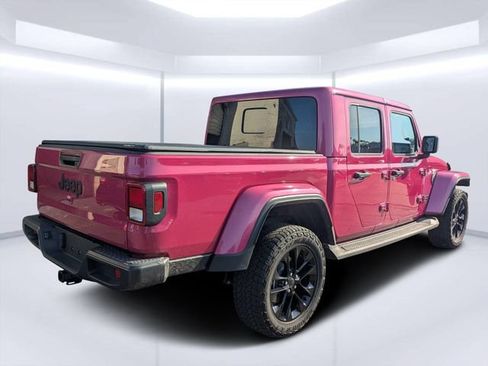 Used 2024 Jeep Gladiator Sport AWD/4WD image 3