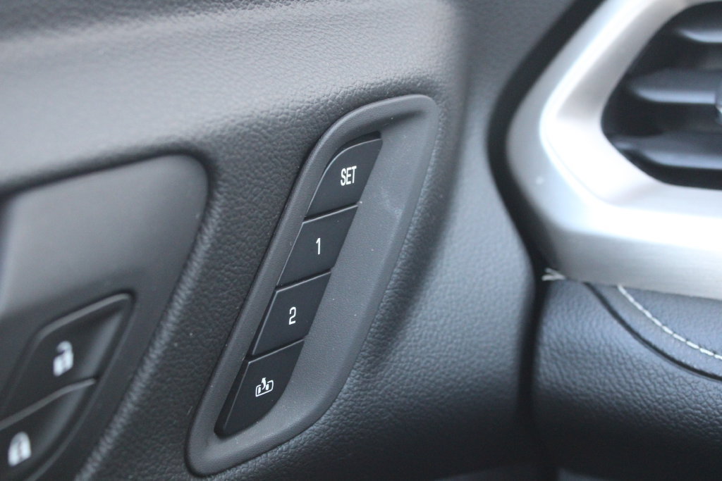 Used 2019 GMC Acadia Denali AWD/4WD image 4