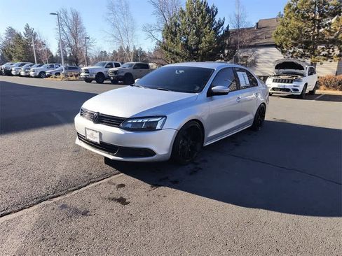 Used 2014 Volkswagen Jetta SE image 2
